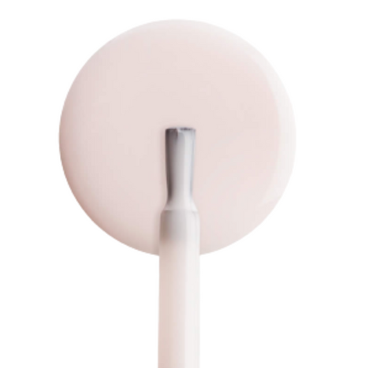 Was ist BIAB? BIAB ist eine Maniküre, die sanfter als Acryl, aber dicker als herkömmlicher Nagellack und Gellack ist. Die schützende Schicht, die es über den Nägeln bildet, soll das natürliche Nagelwachstum und die darunterliegende Festigkeit fördern, weshalb es im Internet von Fans für längere Naturnägel gelobt wird. Es kann auch zum Auffüllen von Nägeln verwendet werden, ohne dass die gesamte Maniküre entfernt werden muss, und zum Formen von Verlängerungen an den Nagelenden für zusätzliche Länge.